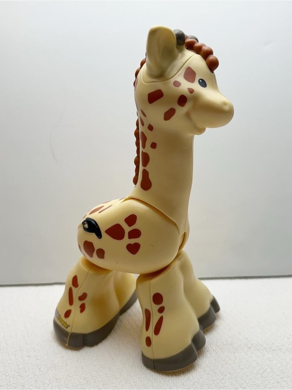 Fisher-Price Little People Big Giraffe makes sounds